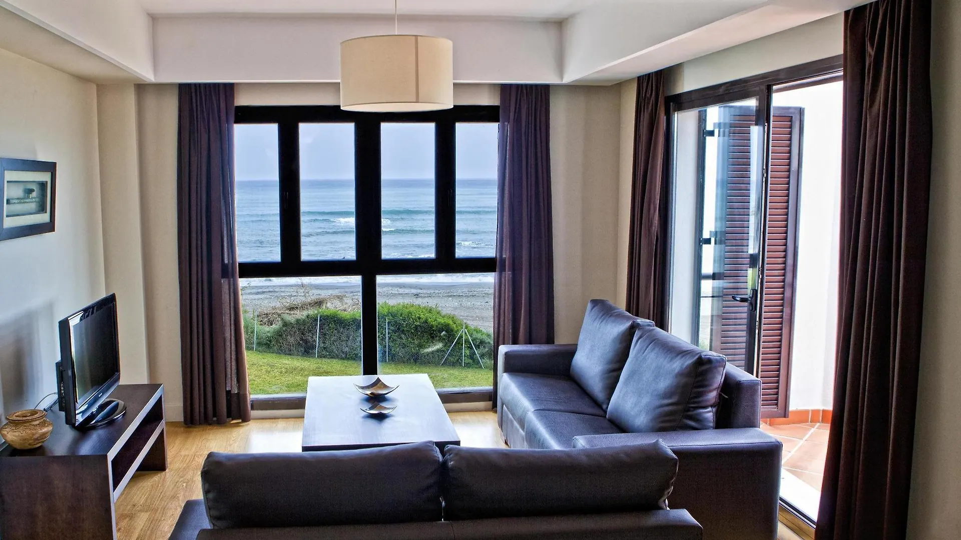 Albayt Beach 3*, קסרס